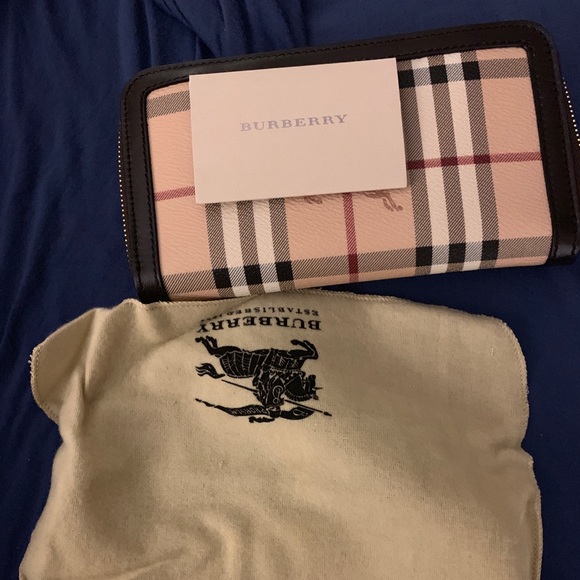 Burberry wallet - Picture 1 of 5